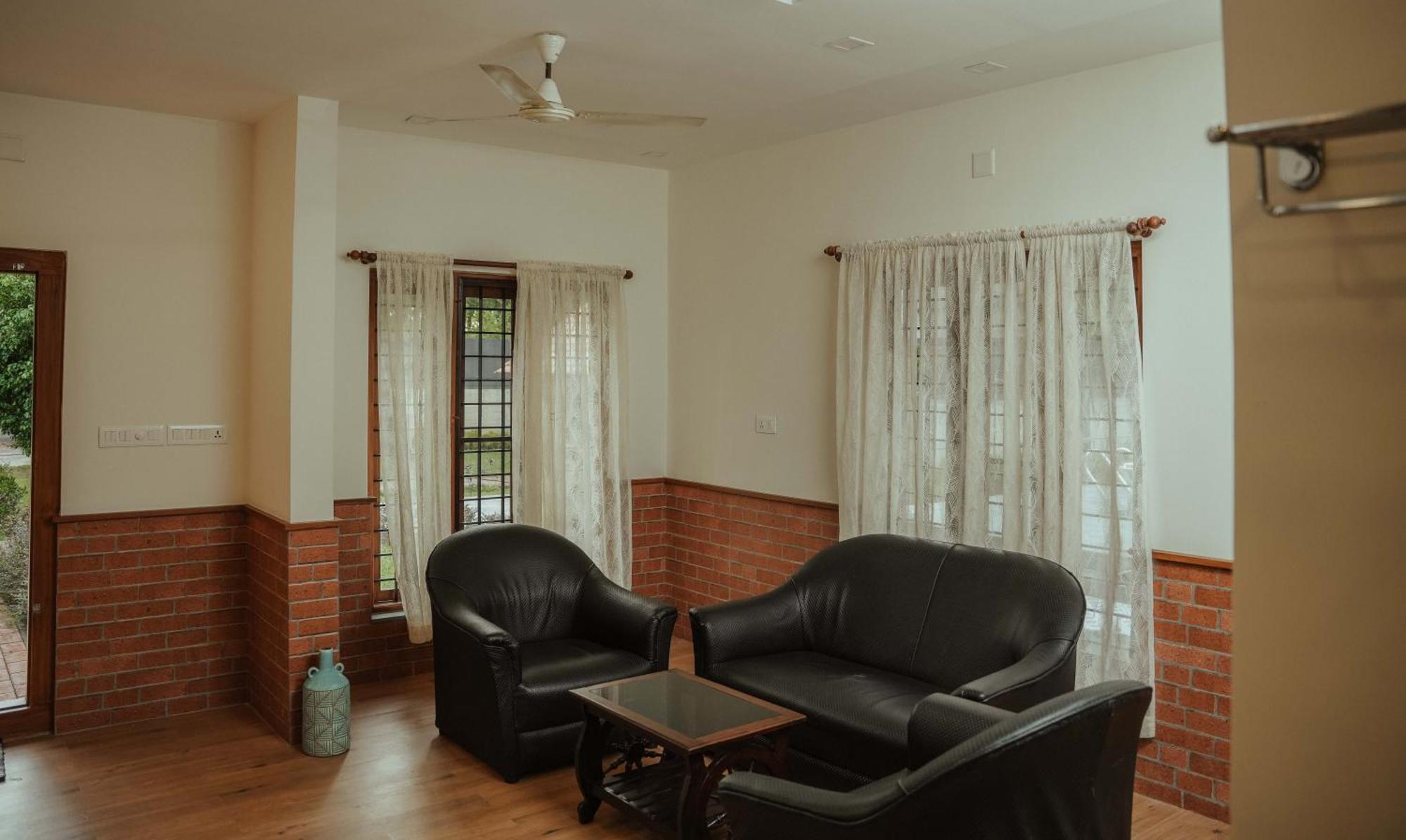 Waves And Shores Villa Mararikulam
